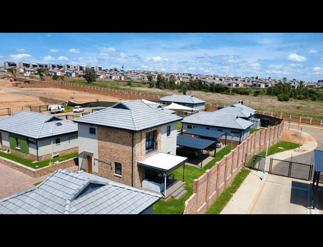 3 BEDROOM TOWNHOUSE FOR SALE IN LION PRIDE